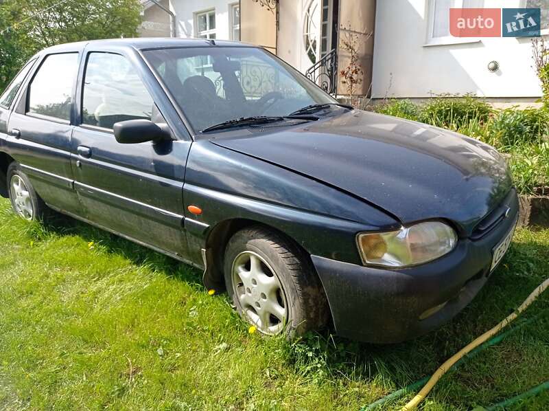 Хетчбек Ford Escort 1996 в Чернівцях