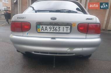 Хэтчбек Ford Escort 1995 в 