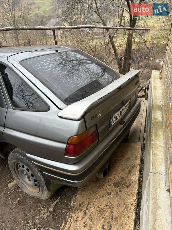 Хэтчбек Ford Escort 1991 в Хусте