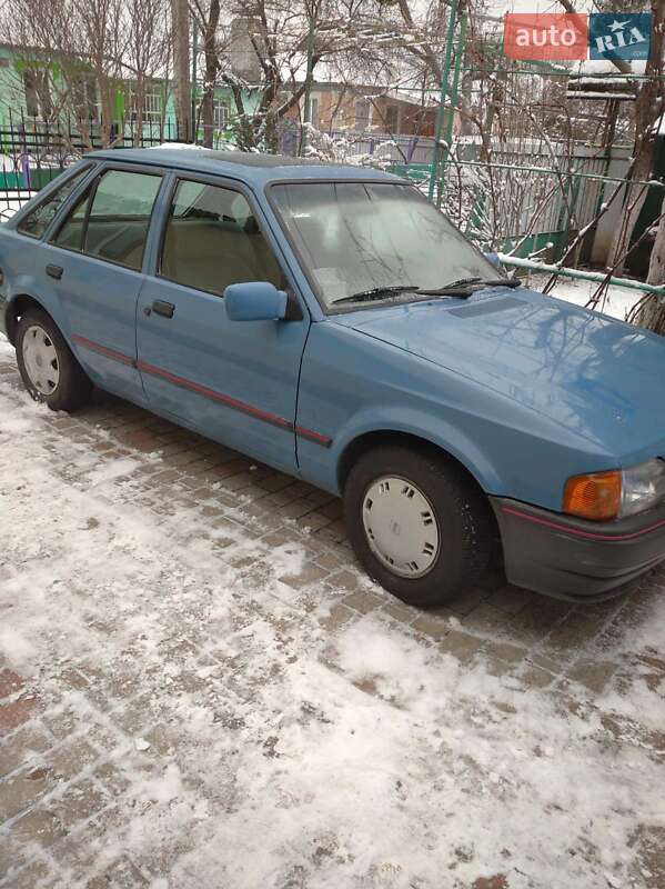 Хэтчбек Ford Escort 1989 в Христиновке фото 2 Хэтчбек Ford Escort 1989 в Христиновке