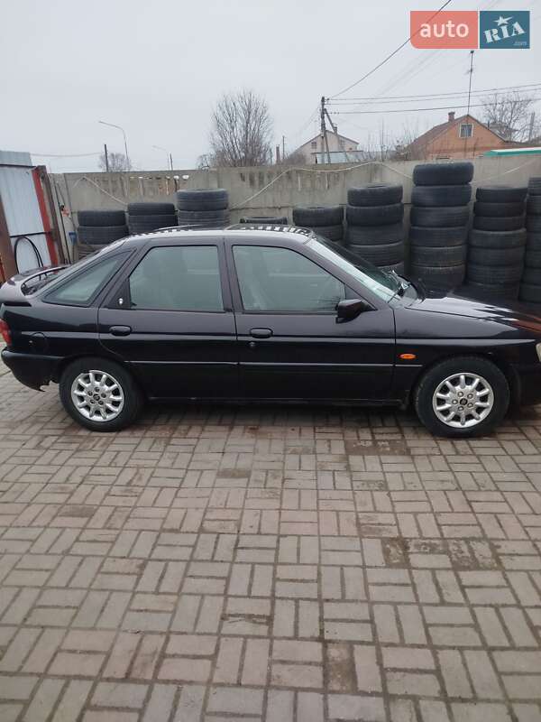Хэтчбек Ford Escort 1995 в Луцке