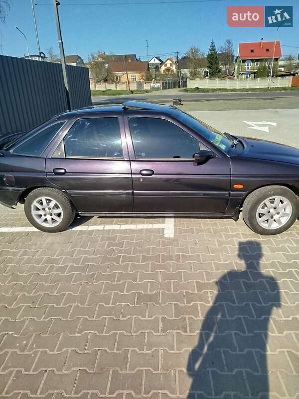 Хэтчбек Ford Escort 1995 в Луцке
