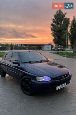 Хетчбек Ford Escort 1996 в Волочиську