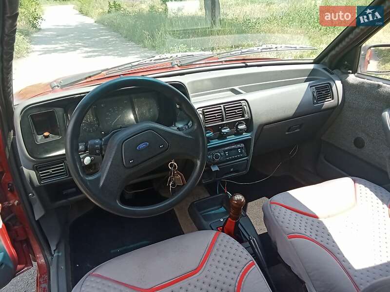 Хэтчбек Ford Escort 1986 в Кривом Роге фото 4 Хэтчбек Ford Escort 1986 в Кривом Роге
