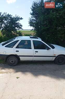 Хэтчбек Ford Escort 1995 в Городке