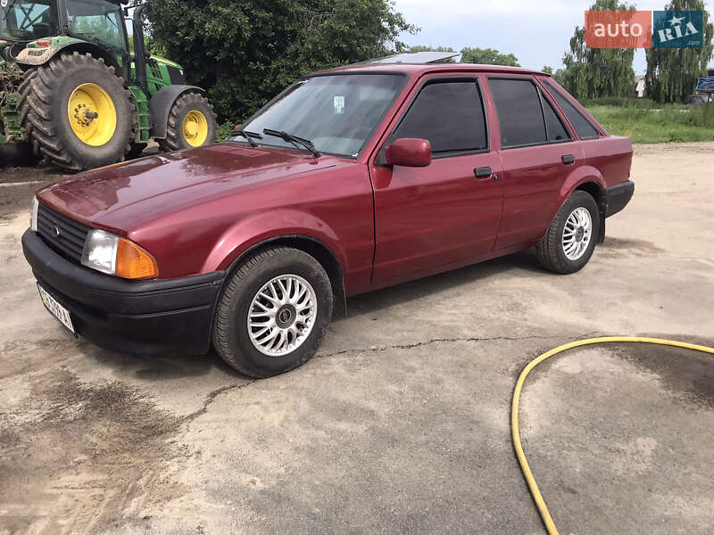 Хетчбек Ford Escort 1985 в Козелеці