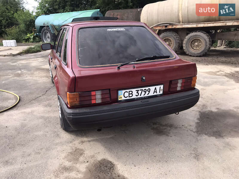 Хетчбек Ford Escort 1985 в Козелеці