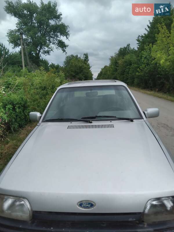 Хэтчбек Ford Escort 1988 в Каменец-Подольском