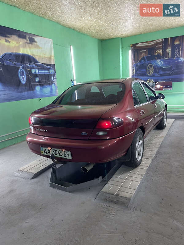 Седан Ford Escort 1996 в Краснокутске