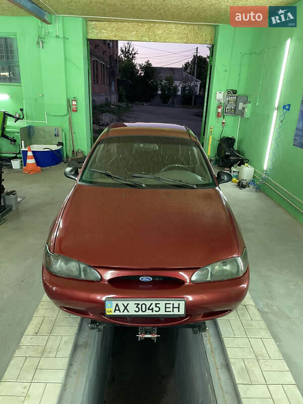 Седан Ford Escort 1996 в Краснокутске