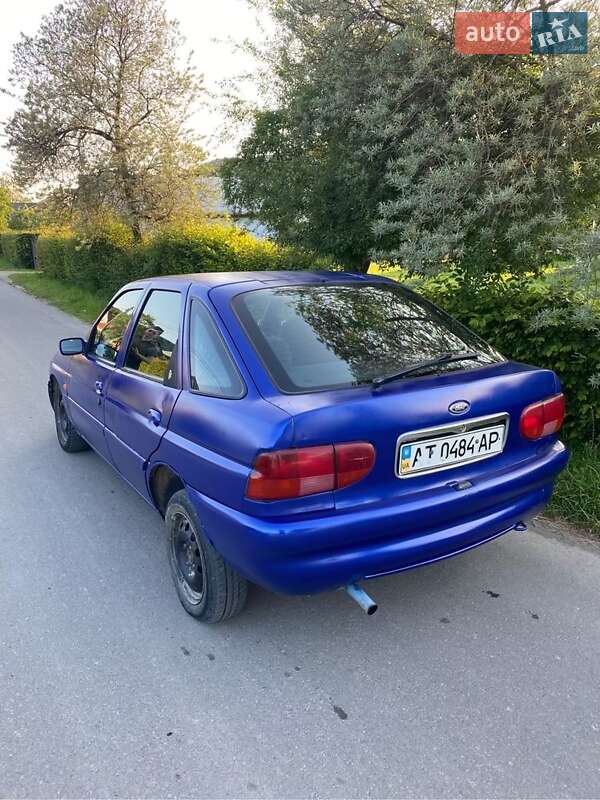 Хэтчбек Ford Escort 1995 в Коломые
