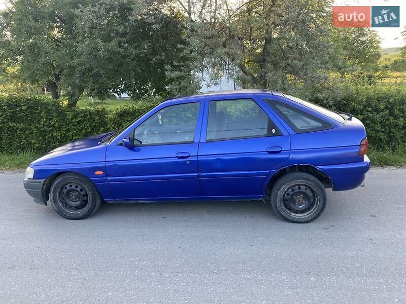 Хэтчбек Ford Escort 1995 в Коломые