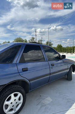 Хэтчбек Ford Escort 1990 в 