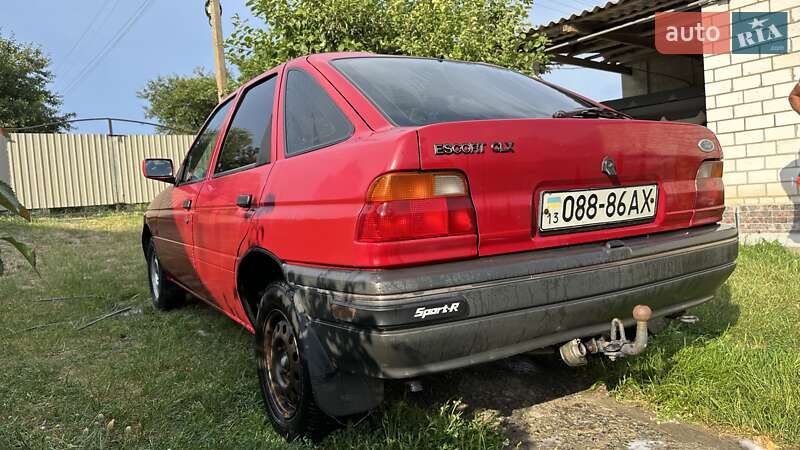 Седан Ford Escort 1991 в Каневе