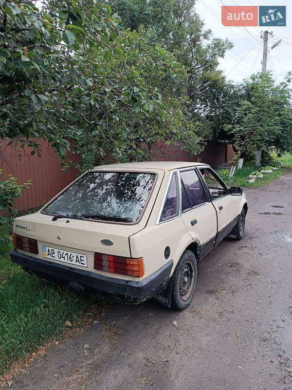 Хэтчбек Ford Escort 1983 в Синельниково