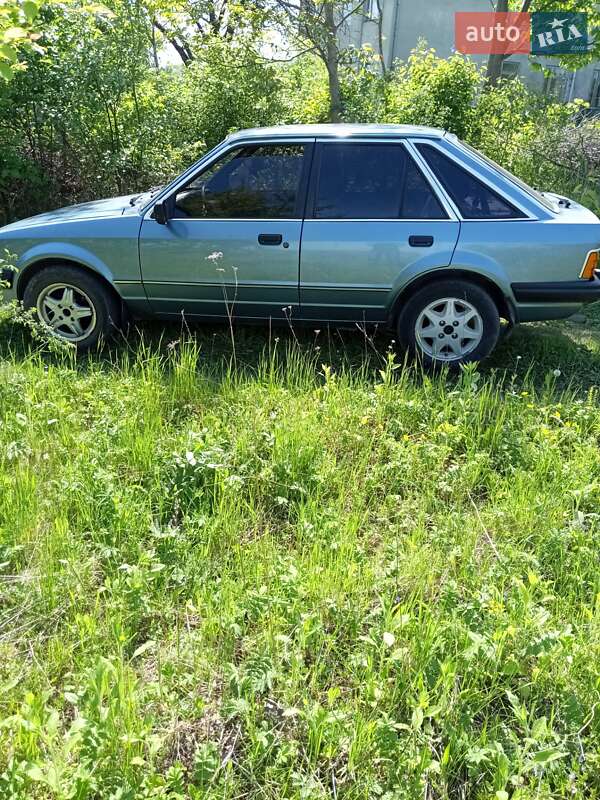 Хэтчбек Ford Escort 1983 в Перемышлянах