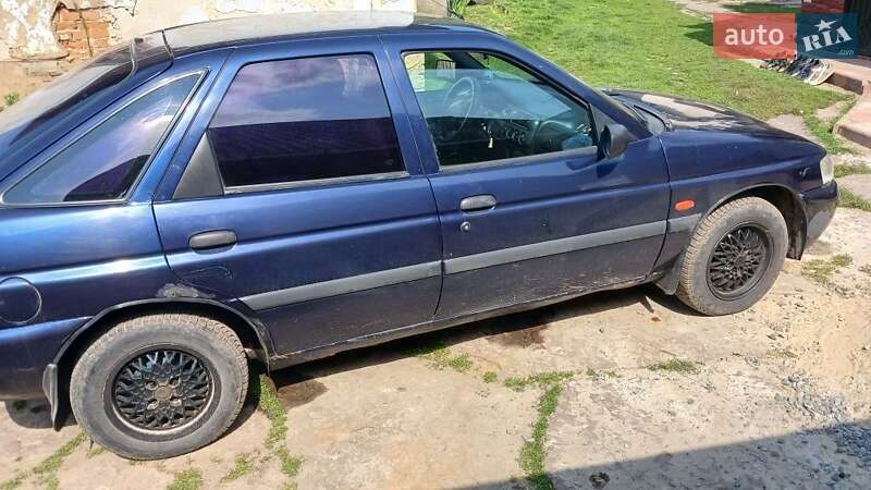 Хэтчбек Ford Escort 1997 в Бучаче