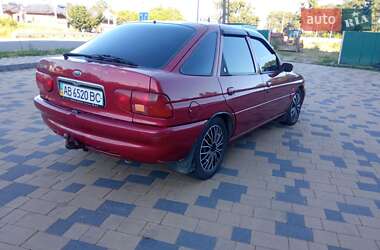 Хэтчбек Ford Escort 1998 в 