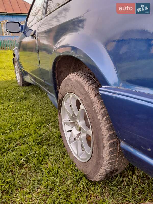 Хэтчбек Ford Escort 1985 в Глухове