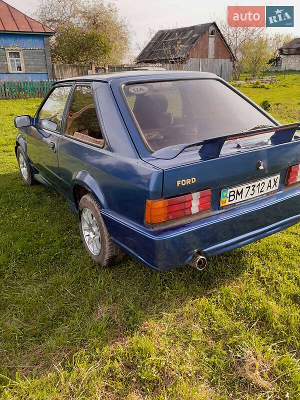 Хэтчбек Ford Escort 1985 в Глухове