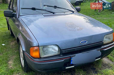 Хэтчбек Ford Escort 1988 в Золочеве