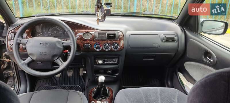 Універсал Ford Escort 1996 в Ужгороді