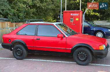 Хэтчбек Ford Escort 1989 в 