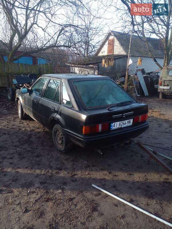 Хэтчбек Ford Escort 1988 в Березане