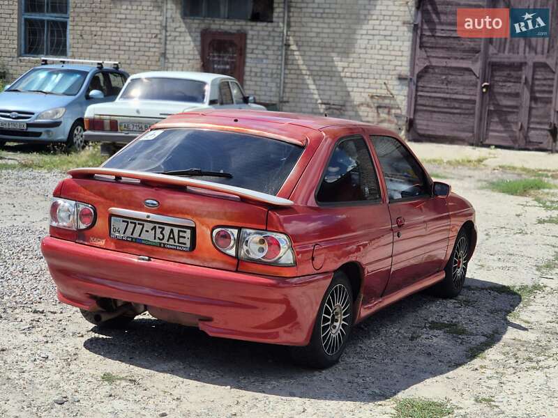 Купе Ford Escort 1996 в Дніпрі