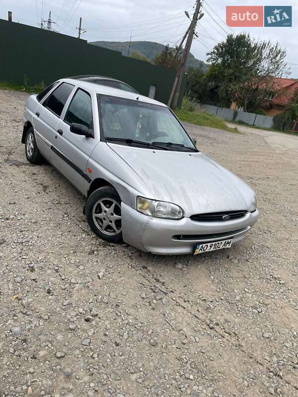 Хэтчбек Ford Escort 1996 в Воловце фото 2 Хэтчбек Ford Escort 1996 в Воловце