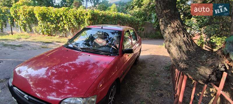 Лифтбек Ford Escort 1995 в Черкассах фото 2 Лифтбек Ford Escort 1995 в Черкассах