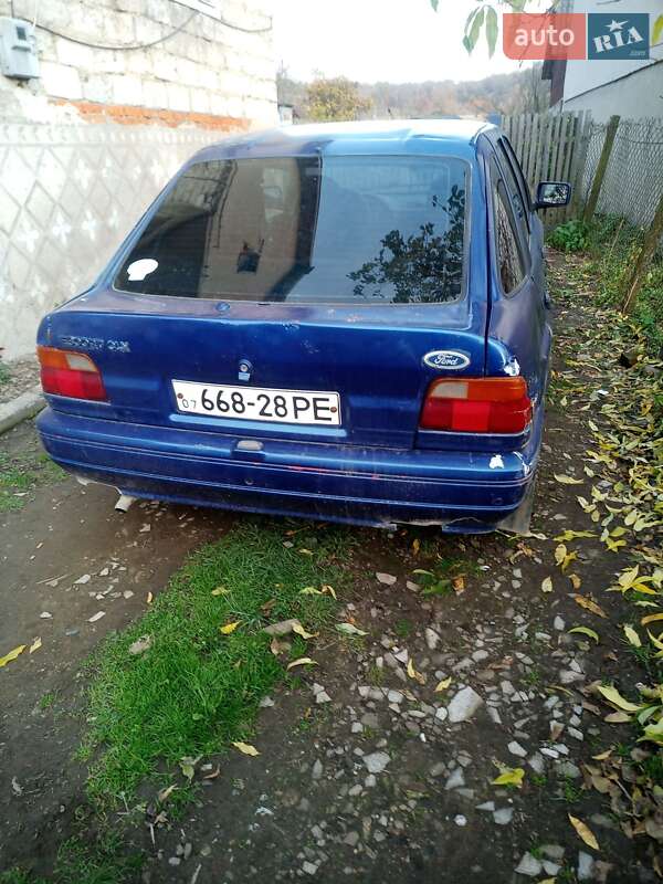 Хэтчбек Ford Escort 1991 в Тячеве фото 2 Хэтчбек Ford Escort 1991 в Тячеве