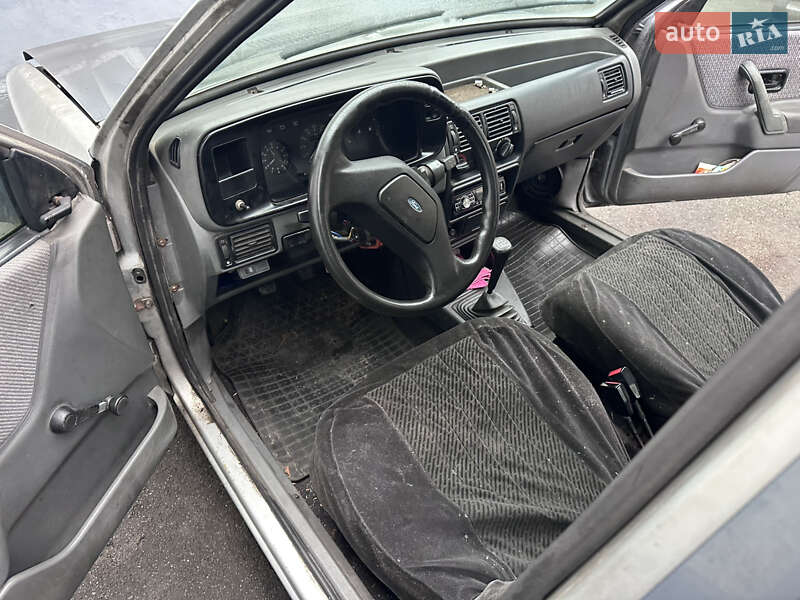 Хэтчбек Ford Escort 1989 в Киеве