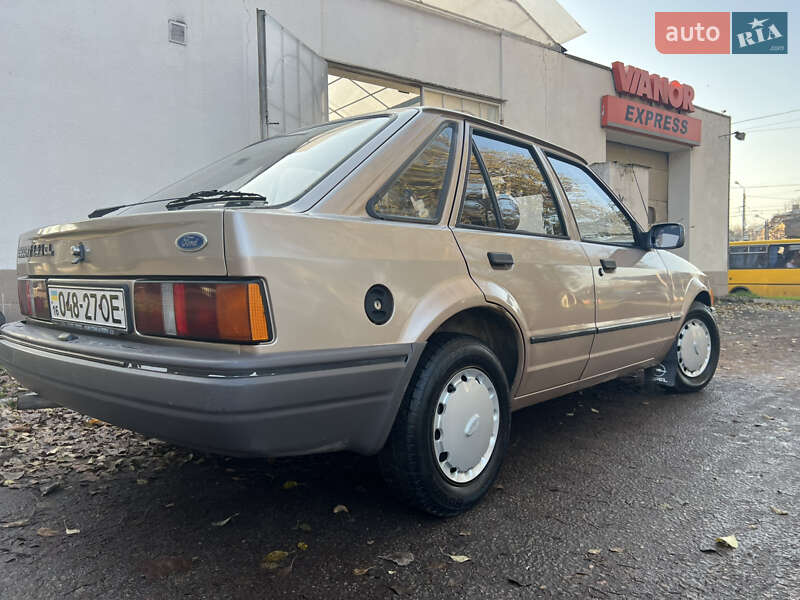 Хэтчбек Ford Escort 1987 в Одессе