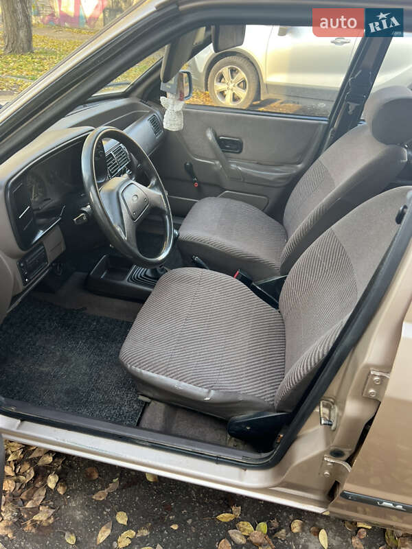 Хэтчбек Ford Escort 1987 в Одессе