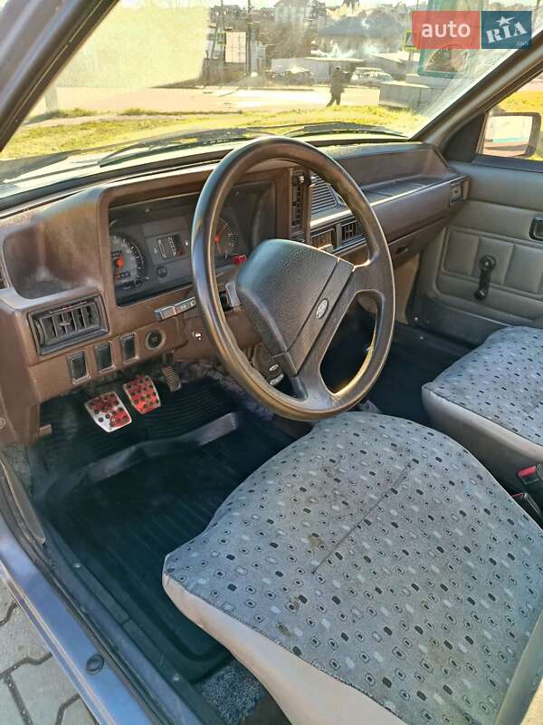 Хэтчбек Ford Escort 1985 в Черновцах