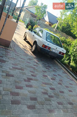Хетчбек Ford Escort 1987 в Корнині