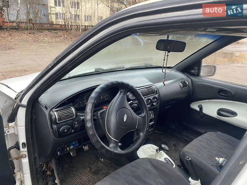 Седан Ford Escort 1996 в Ромнах