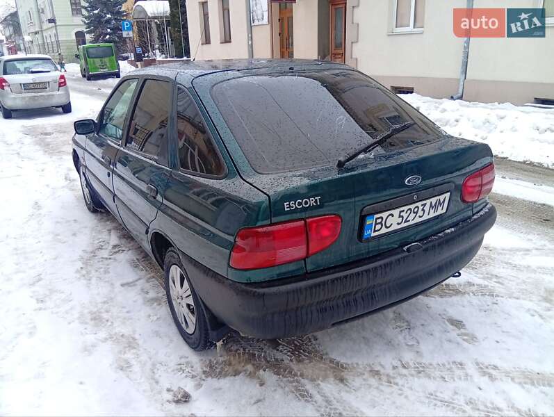Хетчбек Ford Escort 1997 в Стрию