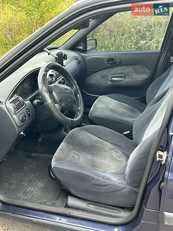 Хэтчбек Ford Escort 1997 в Шептицькому