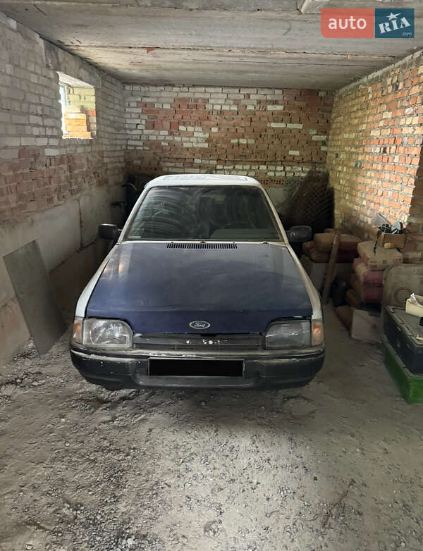Хэтчбек Ford Escort 1986 в Львове фото Хэтчбек Ford Escort 1986 в Львове