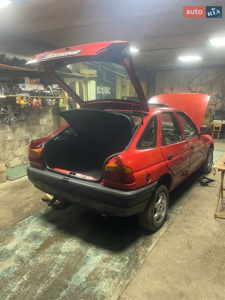 Лифтбек Ford Escort 1990 в Краматорске