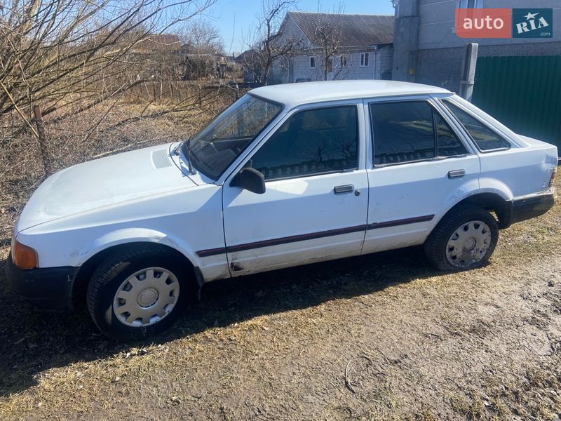 Хетчбек Ford Escort 1987 в Острозі