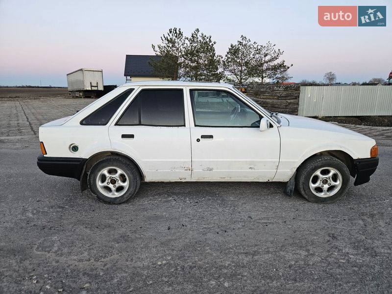 Хетчбек Ford Escort 1988 в Буську