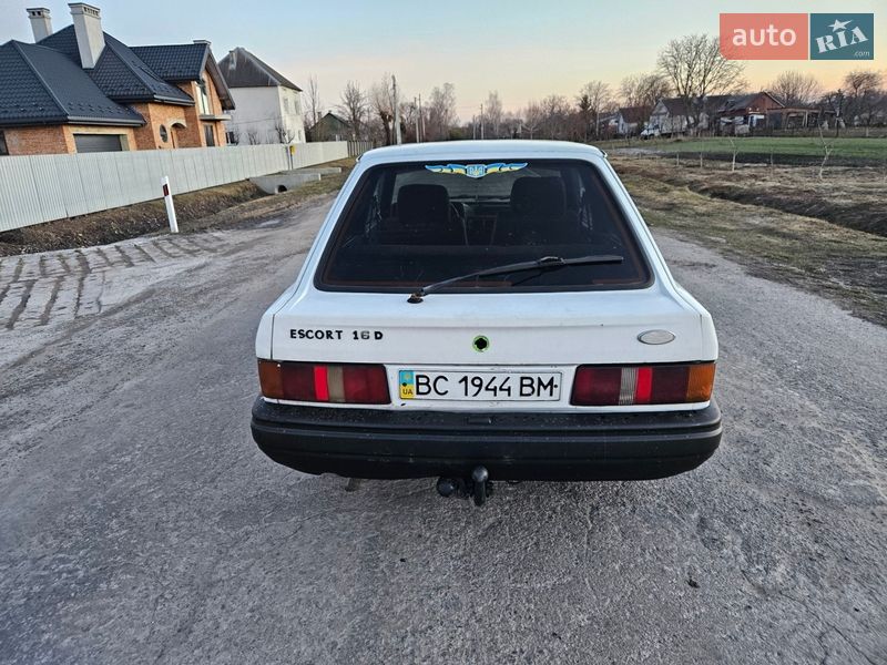 Хетчбек Ford Escort 1988 в Буську