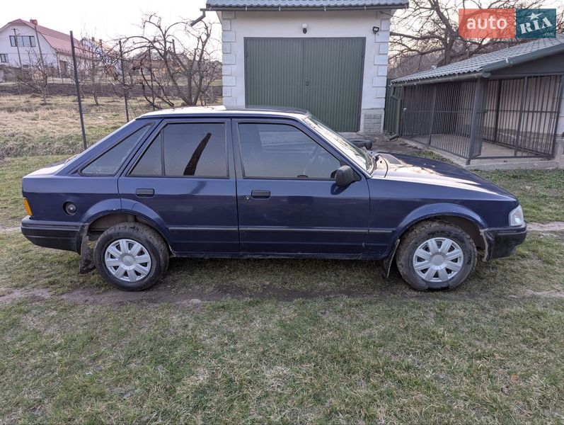Хэтчбек Ford Escort 1988 в Великом Кучурове