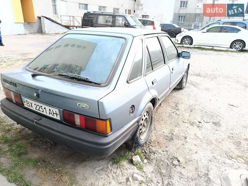 Хэтчбек Ford Escort 1988 в Волочиске фото 2 Хэтчбек Ford Escort 1988 в Волочиске