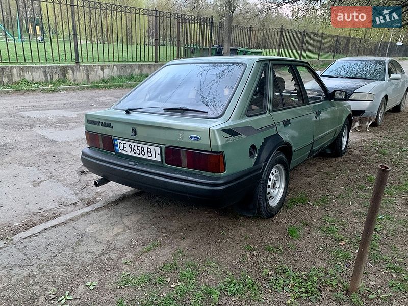 Хетчбек Ford Escort 1987 в Чернівцях
