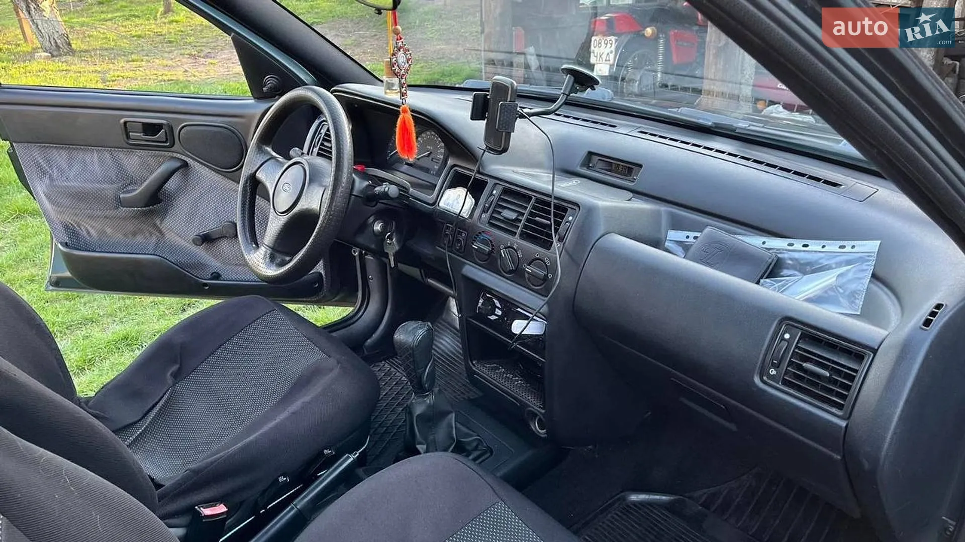 Ford Escort 1992 VIN WF0AXXGCAANE11719 фото оголошення 5 з 7