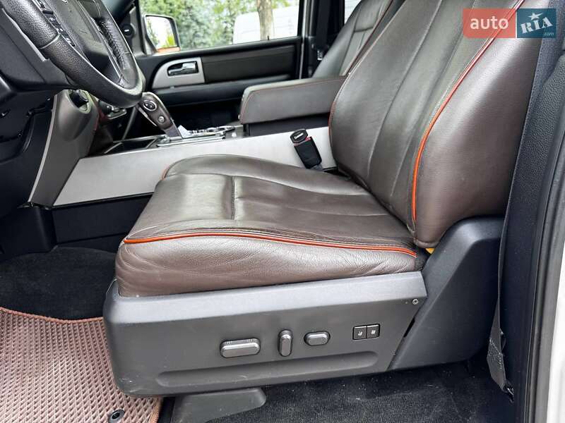 Позашляховик / Кросовер Ford Expedition 2016 в Дніпрі